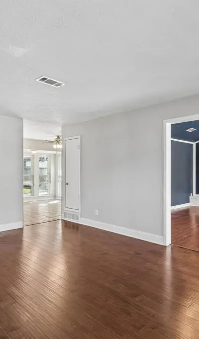 2016 Meadow Lark, Irving TX 75060 - Photo 4