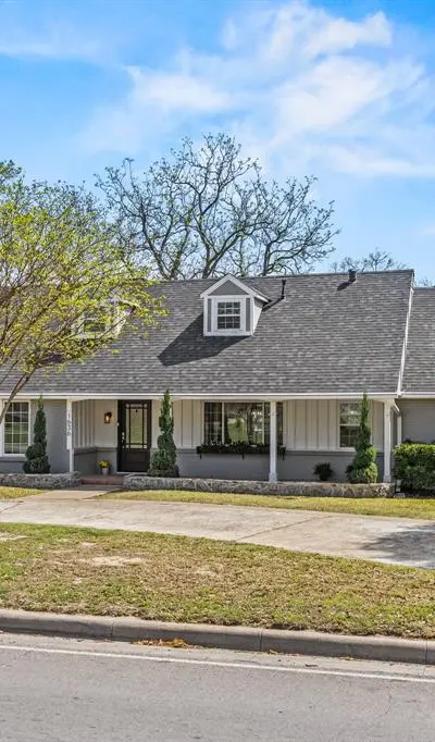 1636 W Red Bird Lane, Dallas TX 75232 - Photo 2