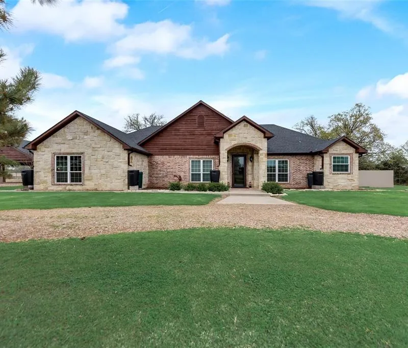 4490 County Road 2615, Bonham TX 75418