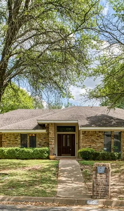 6851 Shorecrest Court, Fort Worth TX 76132