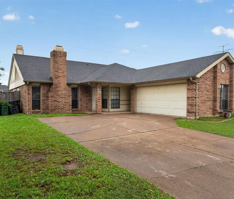 5209 Nocona Lane, Arlington TX 76018