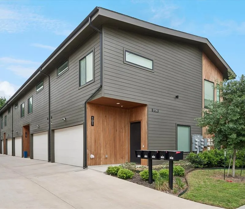 2130 Lovedale Avenue # 102, Dallas TX 75235