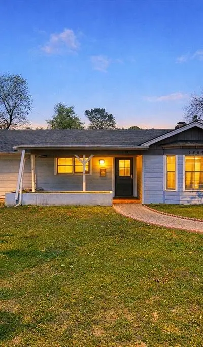 1305 W Grauwyler Road, Irving TX 75061