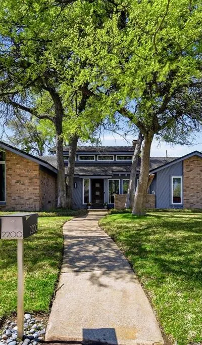 2200 Rockbrook Court, Arlington TX 76006 - Photo 4