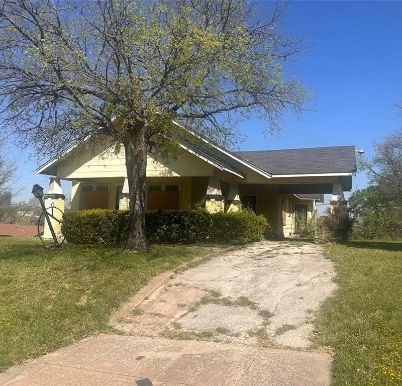 2005 Avenue B, Fort Worth TX 76104