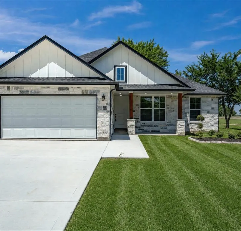 1569 Well Service Road, Bowie TX 76230