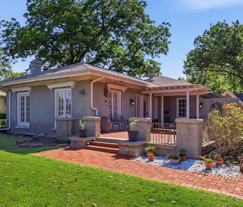 1306 N Locust Street, Denton TX 76201