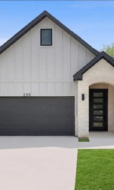 205 Grayson Street, Leonard TX 75452