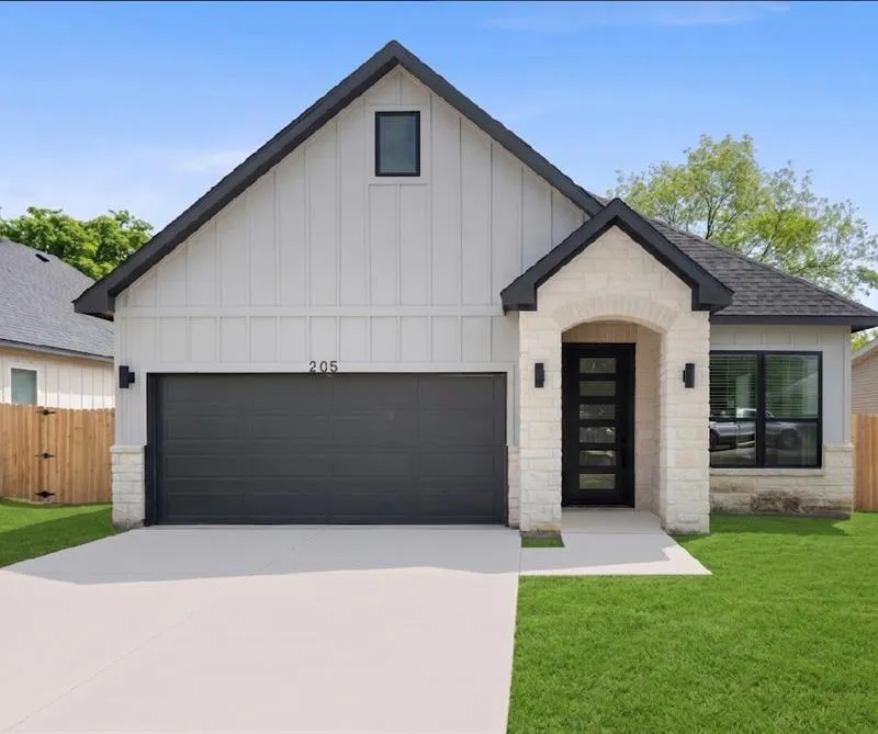 205 Grayson Street, Leonard TX 75452