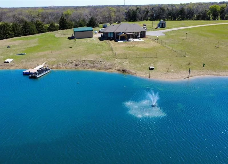 884 County Road 2900, Dodd City TX 75438