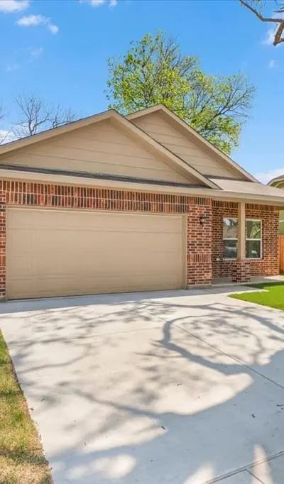 804 N Chandler Drive, Fort Worth TX 76111 - Photo 3