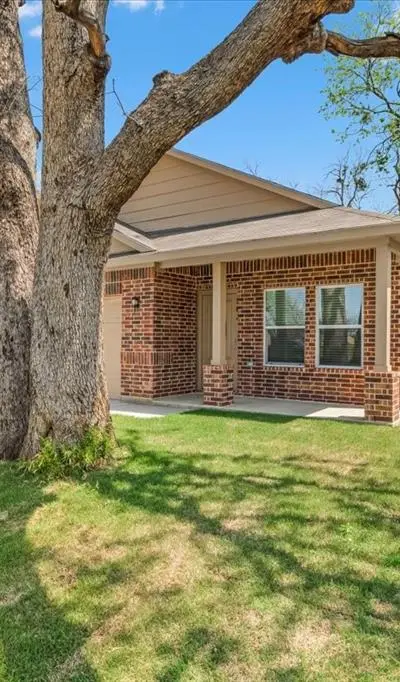 804 N Chandler Drive, Fort Worth TX 76111 - Photo 4