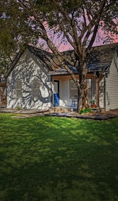 402 W Sam Rayburn Road, Ector TX 75439