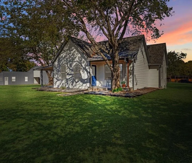 402 W Sam Rayburn Road, Ector TX 75439