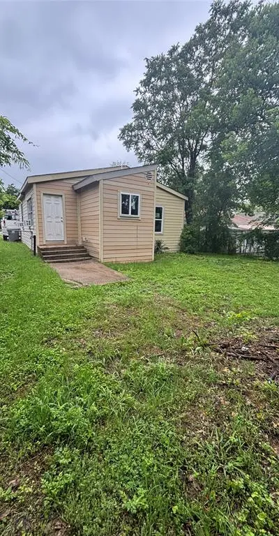 1212 Mclean Avenue, Dallas TX 75211 - Photo 2