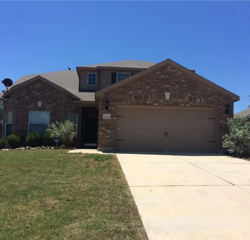 196 Dodge City Trail, Newark TX 76071