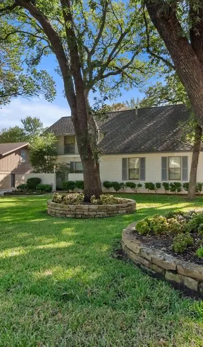 905 Live Oak Lane, Arlington TX 76012 - Photo 3