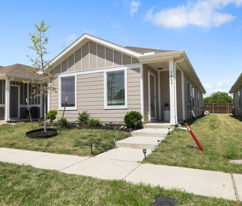 1445 Sterling Way, Ferris TX 75125