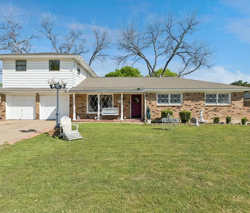 5705 Diamond Oaks Drive N, Haltom City TX 76117