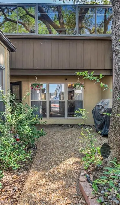 1208 Lane Street, Irving TX 75061 - Photo 3