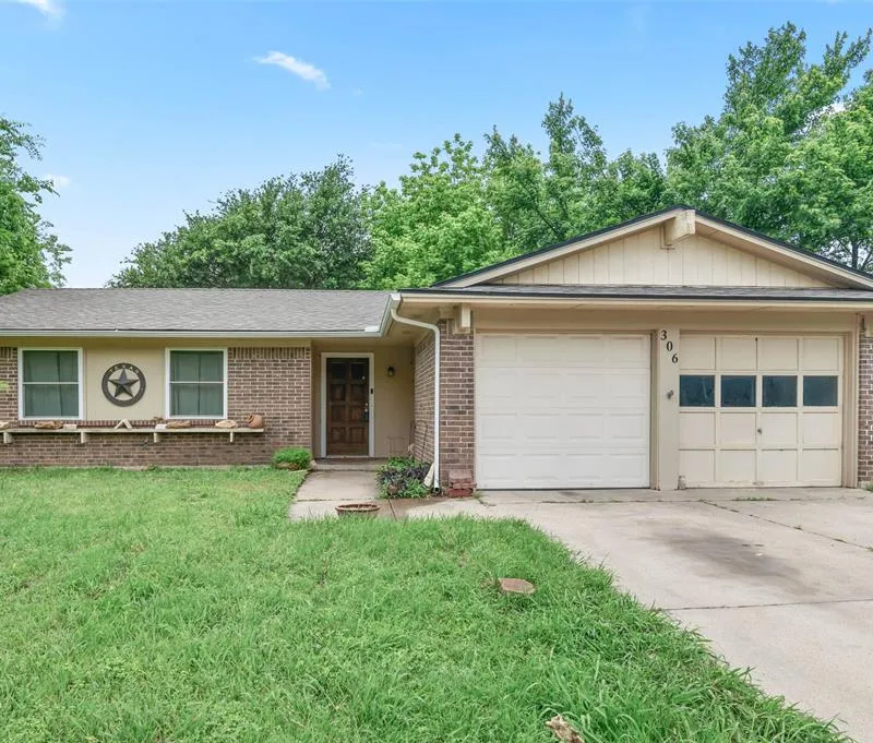 306 Bluebird Circle, Denton TX 76209
