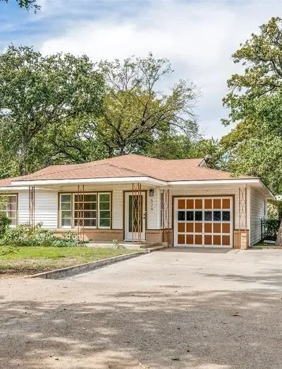 529 Roberts Cut Off Road, River Oaks TX 76114