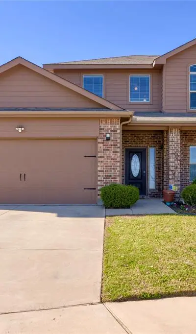 8204 Windsor Forest Drive, Fort Worth TX 76120