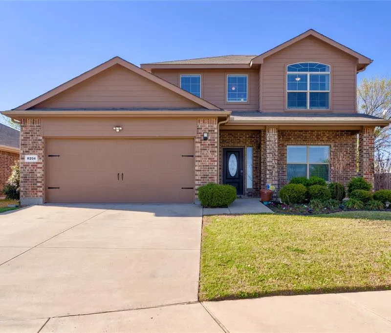 8204 Windsor Forest Drive, Fort Worth TX 76120