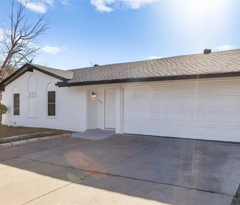 204 Pebblebrook Street, Arlington TX 76014