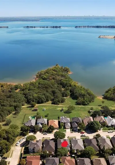 904 Lake Bluff Drive, Lake Dallas TX 75065