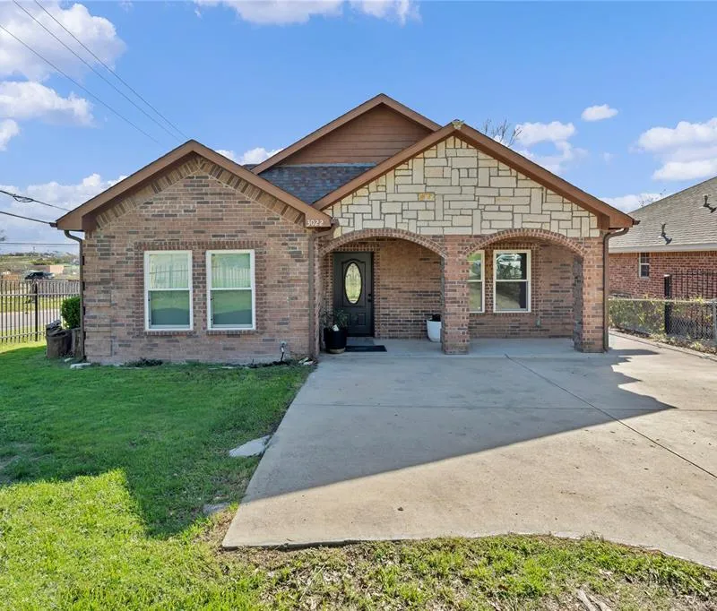 3022 Loving Avenue, Fort Worth TX 76106