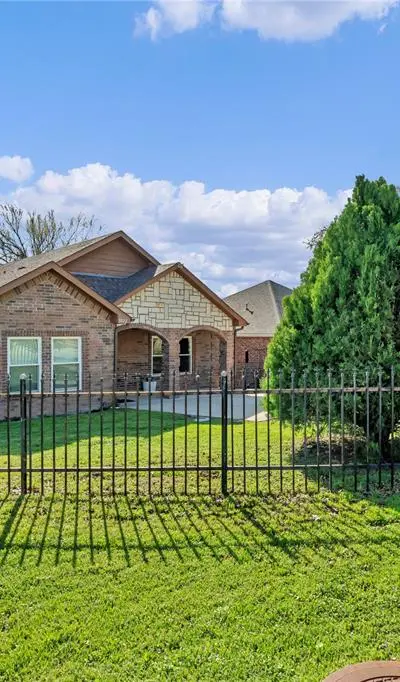 3022 Loving Avenue, Fort Worth TX 76106 - Photo 2