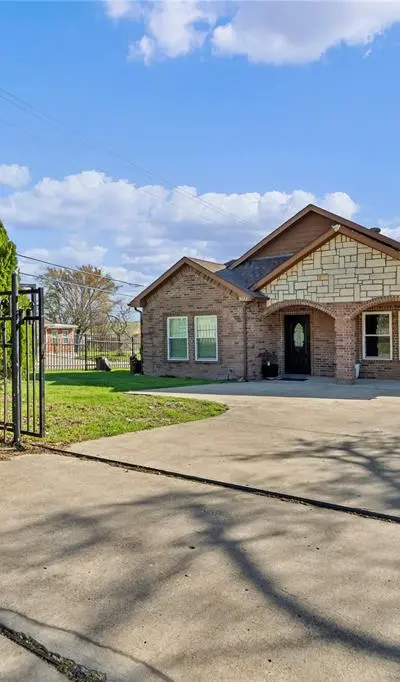 3022 Loving Avenue, Fort Worth TX 76106 - Photo 3