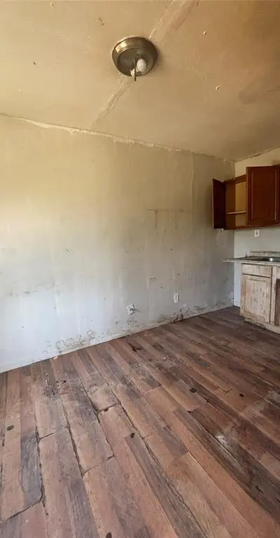 1201 E Davis Avenue, Fort Worth TX 76104 - Photo 3