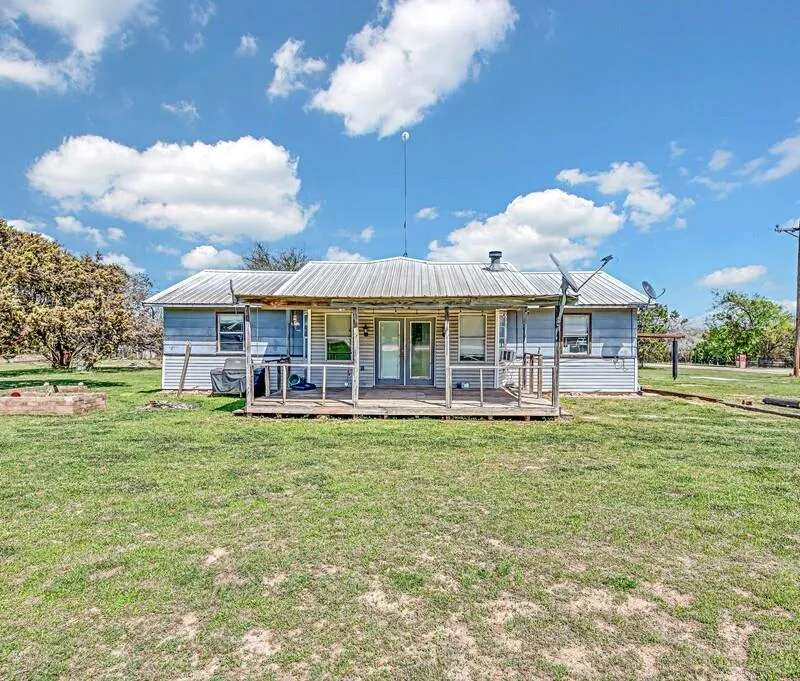 105 County Road 3590, China Spring TX 76633
