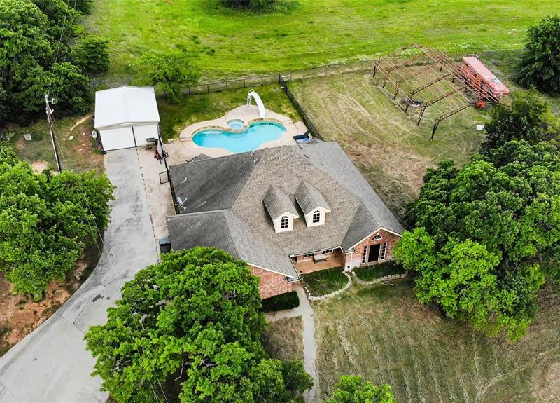 138 N Fm 1655, Alvord TX 76225