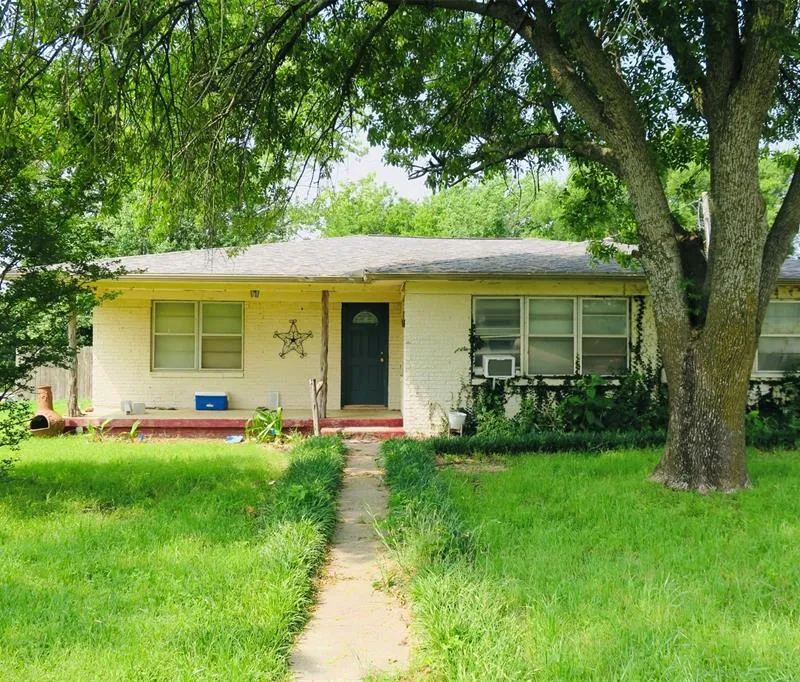1689 N Highway 81 N, Bowie TX 76230