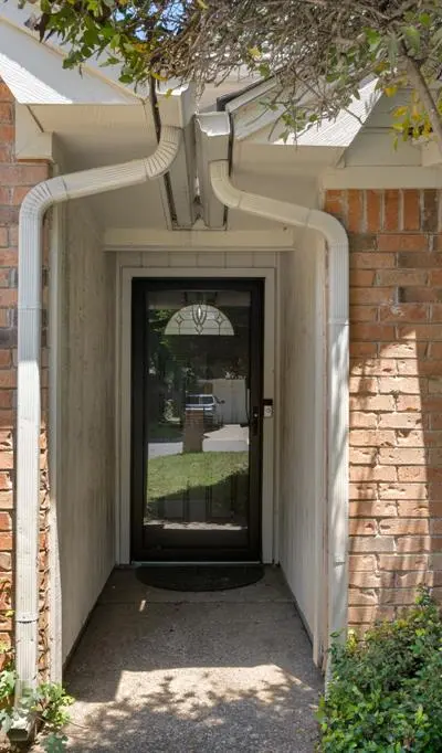 3921 Wentworth Drive, Arlington TX 76001 - Photo 2