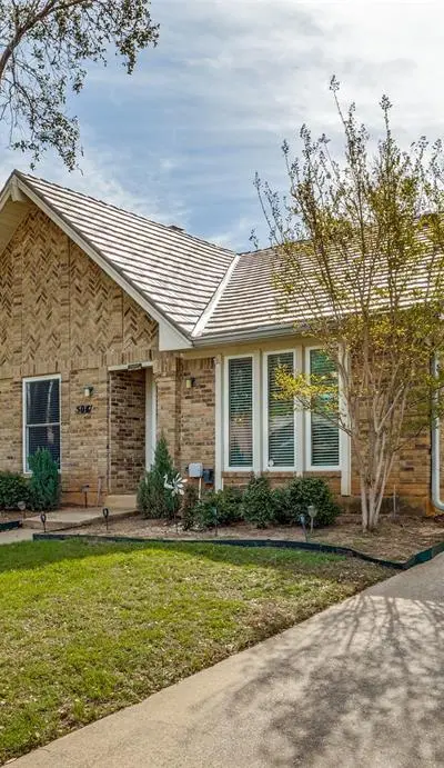 504 Chaffee Drive, Arlington TX 76006 - Photo 2