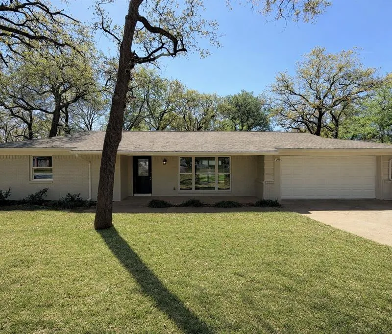721 Briarwood Lane, Hurst TX 76053