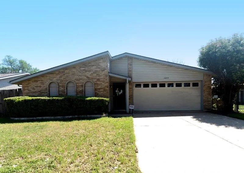 1605 Whittenburg Drive, Fort Worth TX 76134