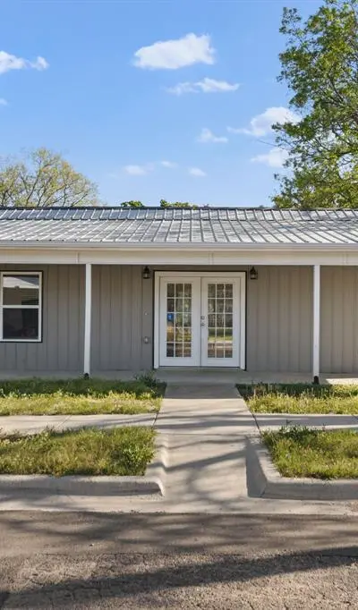 805 S 4th Street, Bonham TX 75418