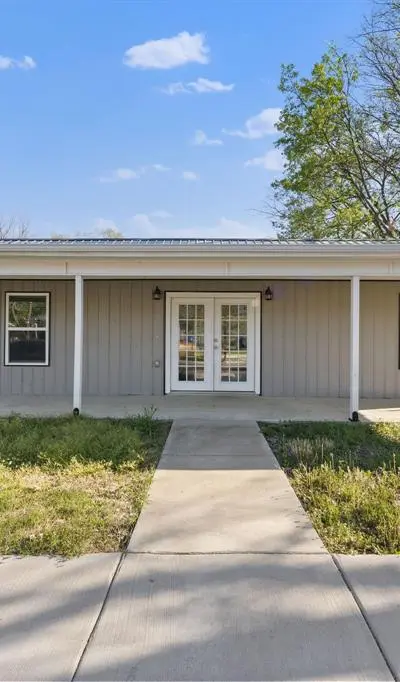 805 S 4th Street, Bonham TX 75418 - Photo 2