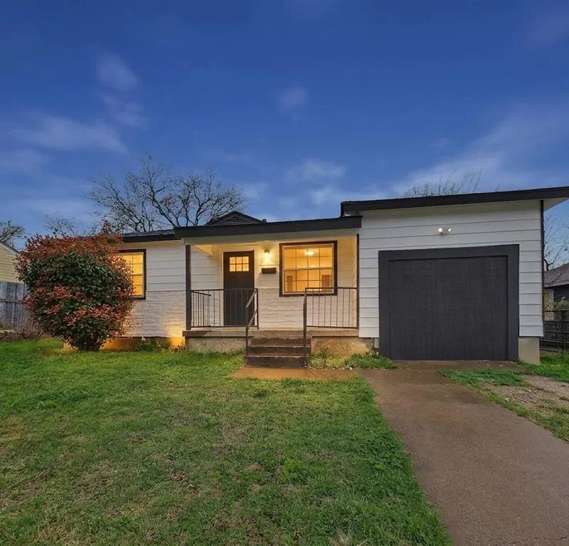 2928 Mitchell Boulevard, Fort Worth TX 76105