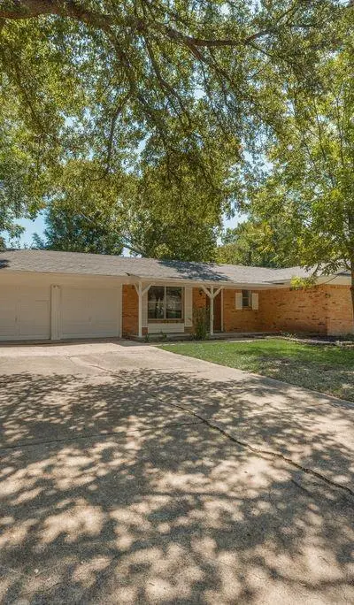 13312 Roaring Springs Lane, Dallas TX 75240 - Photo 2