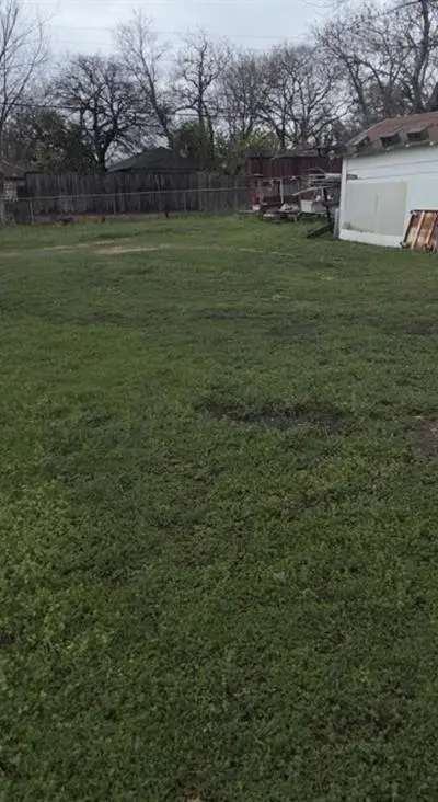 215 MISSOURI Avenue, Dallas TX 75224 - Photo 2