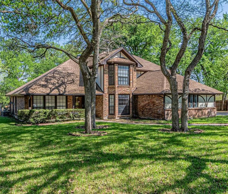 8808 Sylvan Court, Fort Worth TX 76120