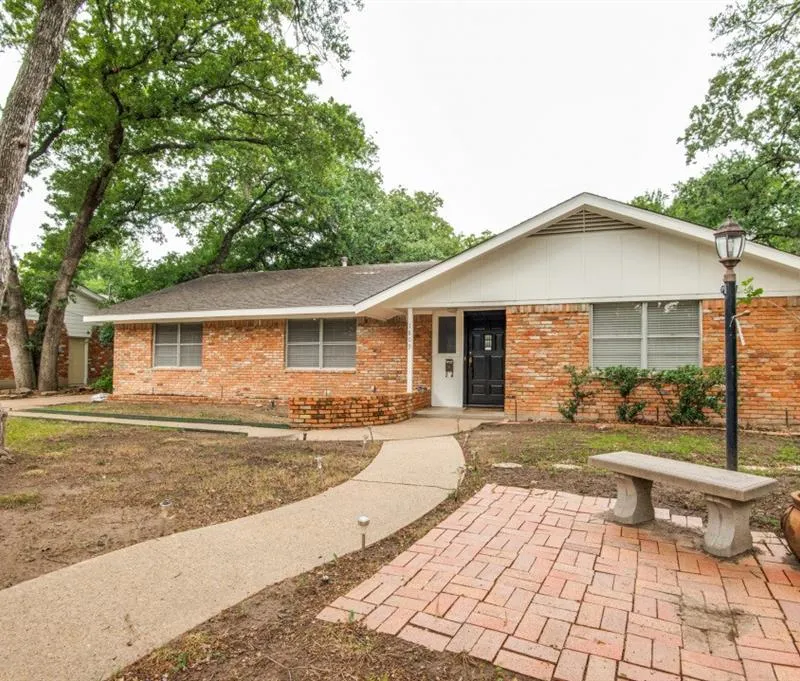 1809 Glenbrook Drive, Irving TX 75061