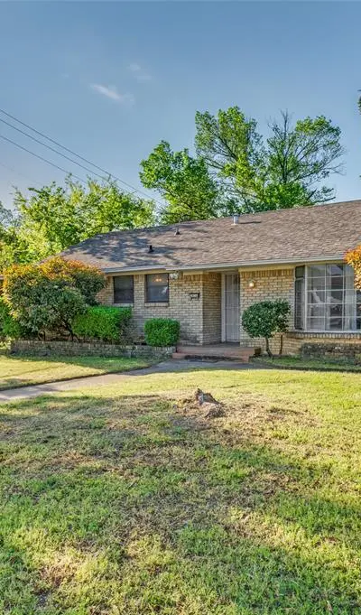 2406 Cliff Teen Court, Dallas TX 75233