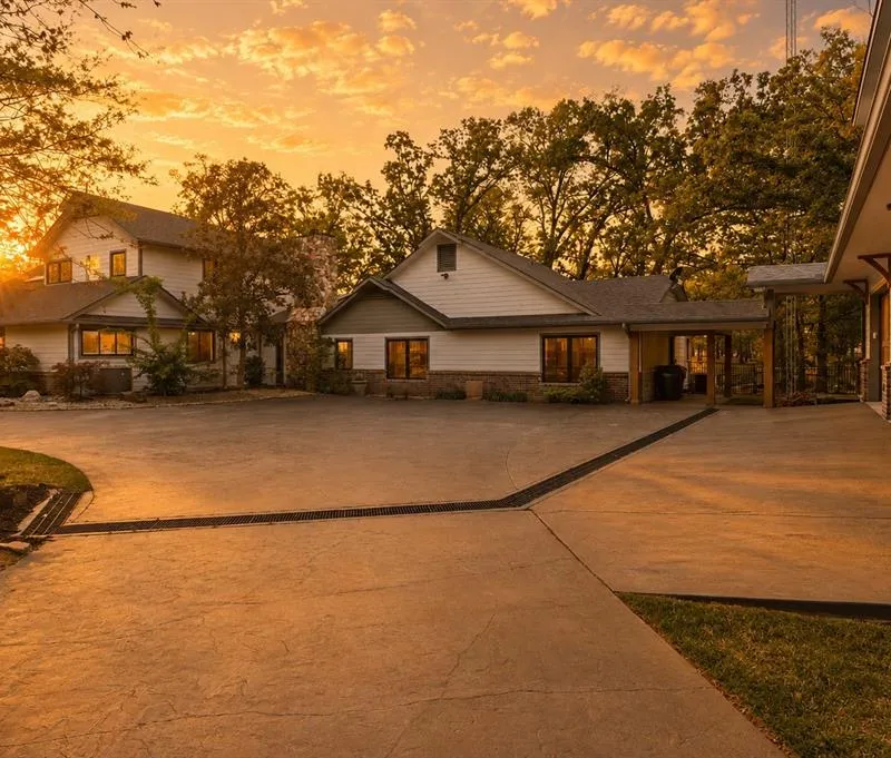 692 Private Road 5937, Emory TX 75440